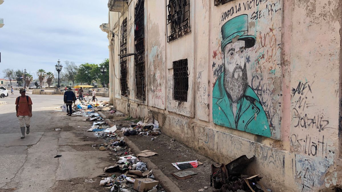 „Vydělám na dva litry benzinu.“ Havana upadla do ticha a zápachu